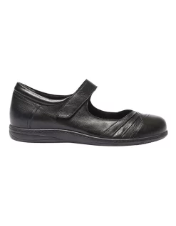 Hot Sale ⭐ Wide Steps Larissa Flat 👟 Shoes In Black Glove 😍